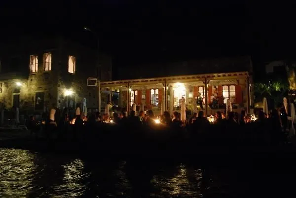 Castelino Akyarlar Hotel 4*