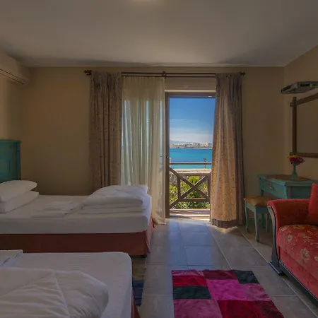 Castelino Akyarlar Hotel