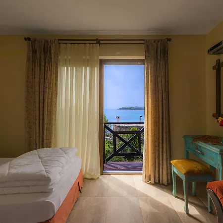 Hotel Castelino Akyarlar 2*