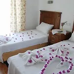 Castelino Akyarlar Hotel 4*